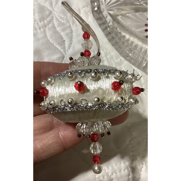 Sequin Beaded Push Pin 4 Christmas Ornaments Beautiful Red Silver & Green Balls - Picture 9 of 16